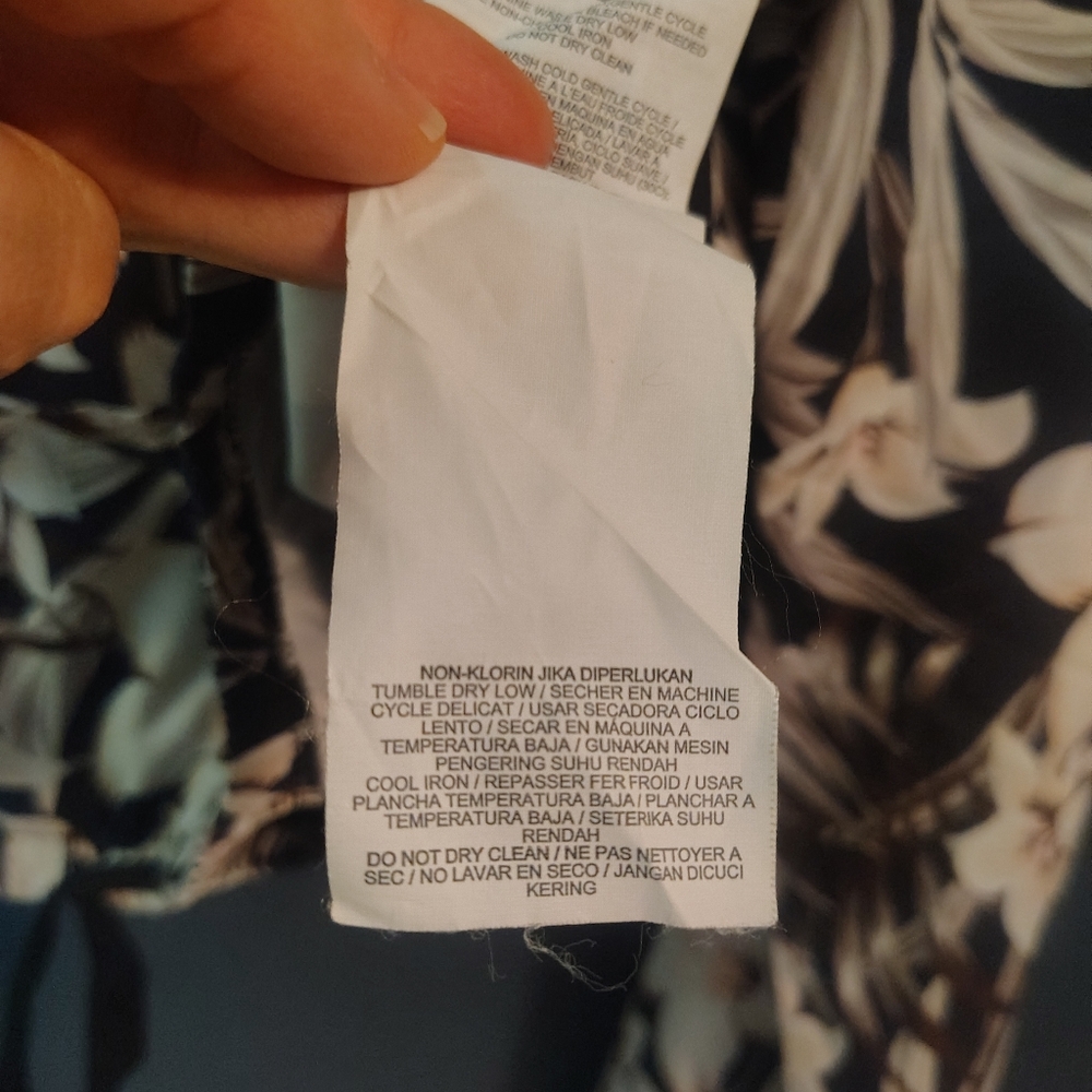 Hurley Cropped Athletic Black and Cream Floral Hoodie - Picture 4 of 7
